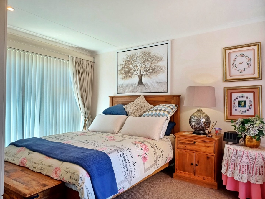 5 Bedroom Property for Sale in Outeniqua Strand Western Cape